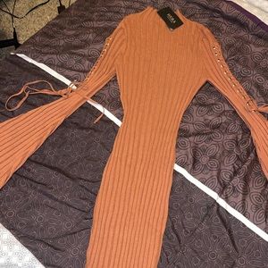 Very cute long sleeved dress!